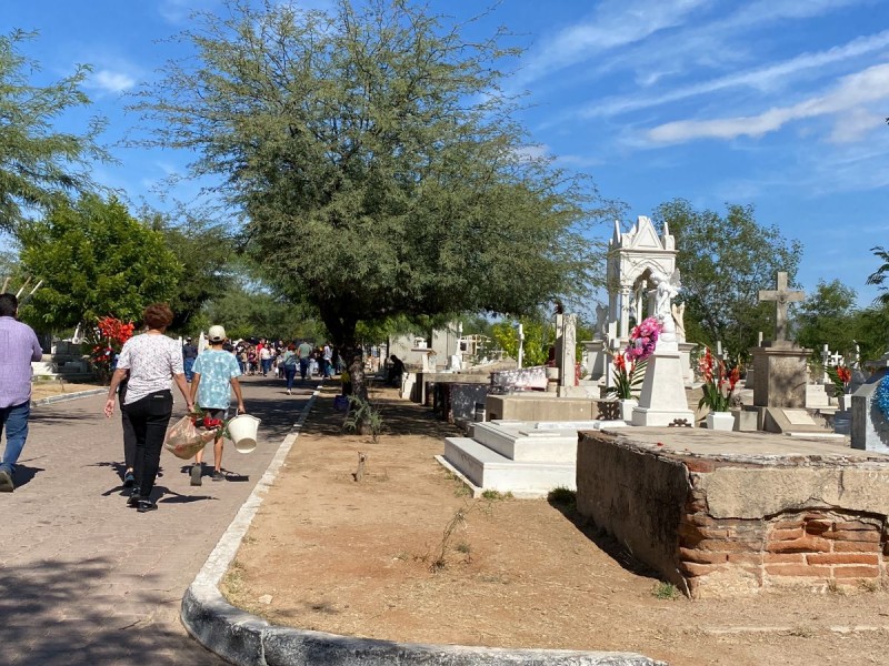 Más de 45 mil visitantes en panteones de Hermosillo