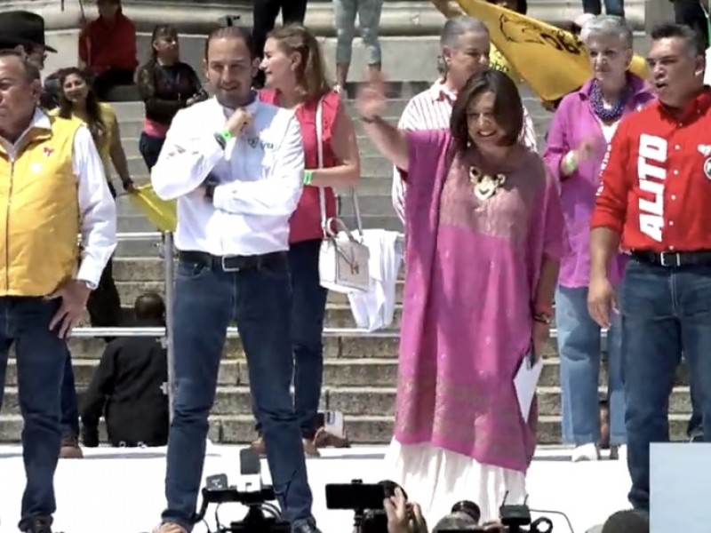 Más de 50 mil reciben a Xóchitl en el Ángel