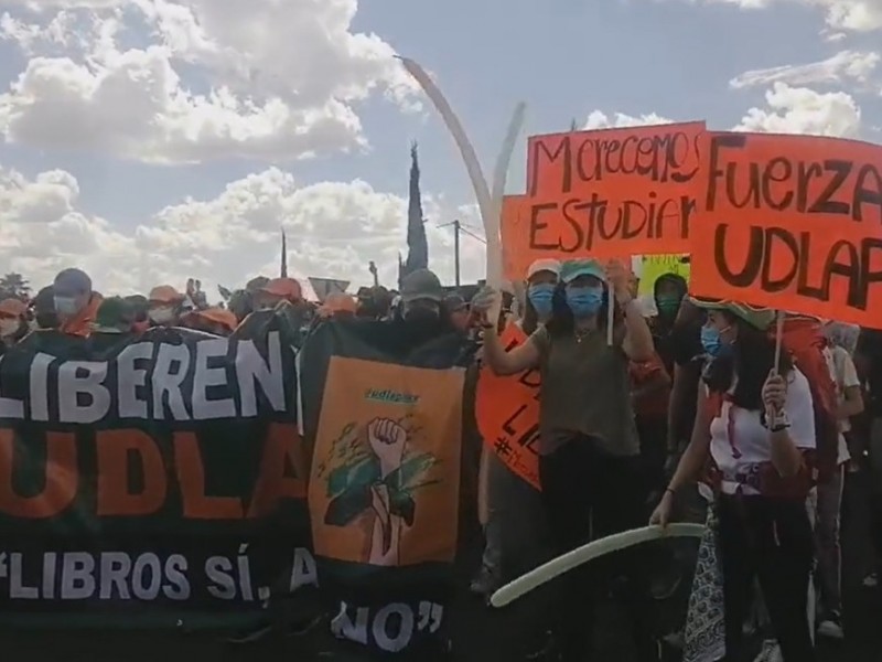 Más de 500 alumnos de UDLAP realizan marcha pacífica