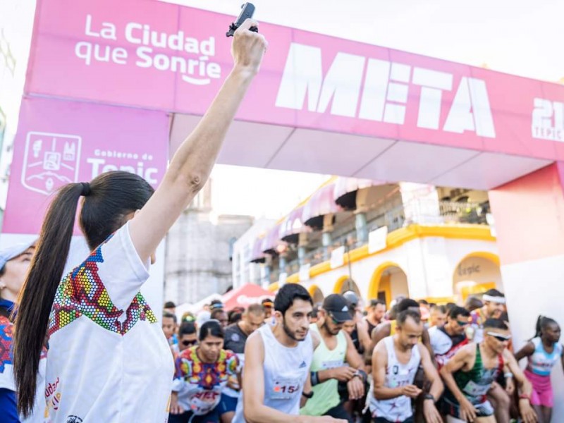 Más de 600 corredores participaron en Medio maratón de Tepic