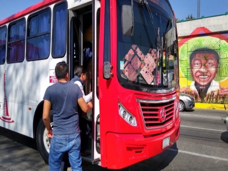 Más de 700 mil unidades de transporte pirata en Edomex