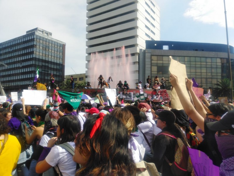 Más de 80 mil mujeres asisten a la marcha #8M