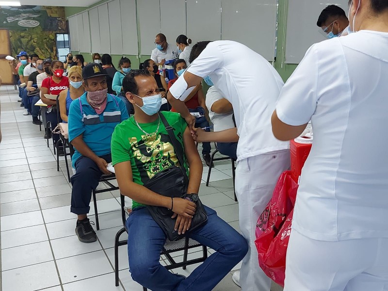 Más de 89 mil docentes michoacanos vacunados contra COVID-19