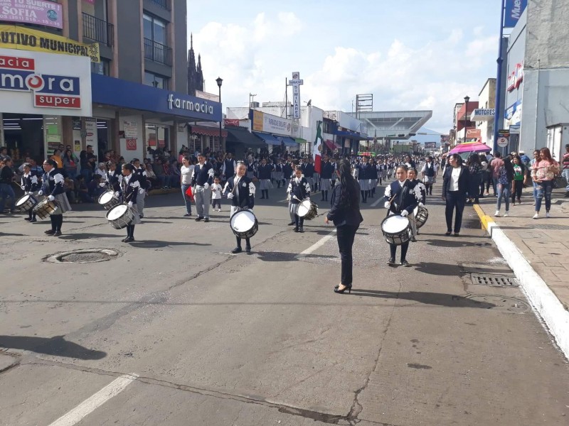 Más de 90 contingentes participaron en desfile Zamorano