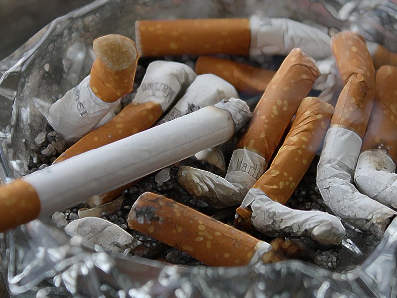 Más de 900 muertes por tabaco al día en Al