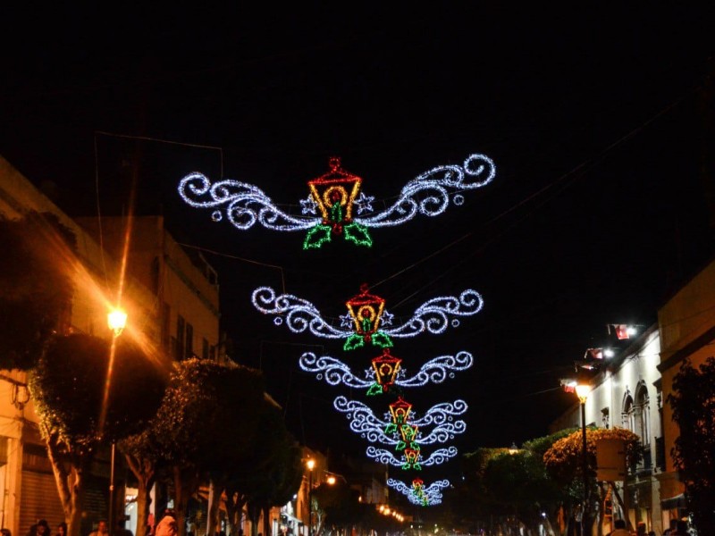 Más de 98 mil luces navideñas adornan la capital