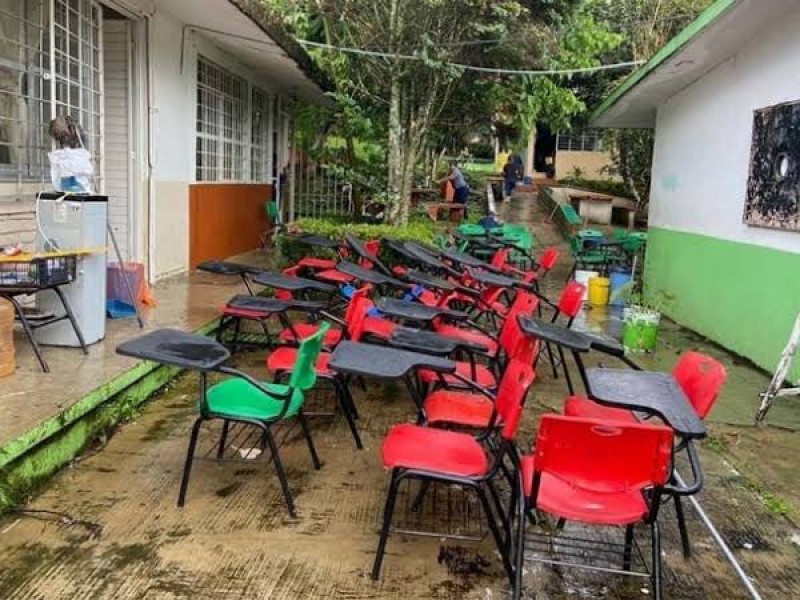 Más de mil escuelas afectadas por lluvias en Veracruz
