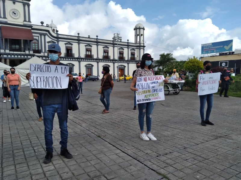 Más de mil estudiantes quedan fuera de la UAN