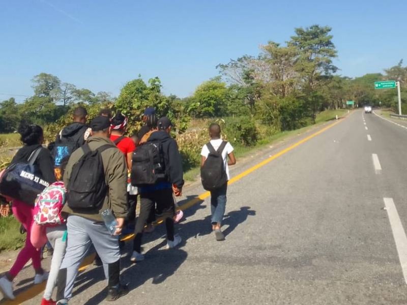 Mas de mil migrantes avanzan rumbo a Oaxaca