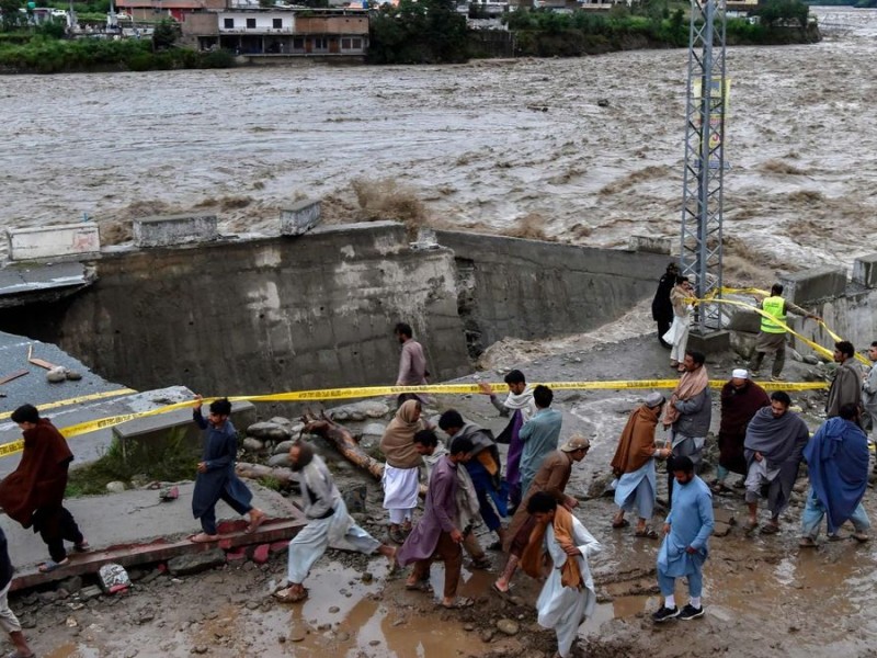 Más de mil muertos por lluvias monzónicas en Pakistán