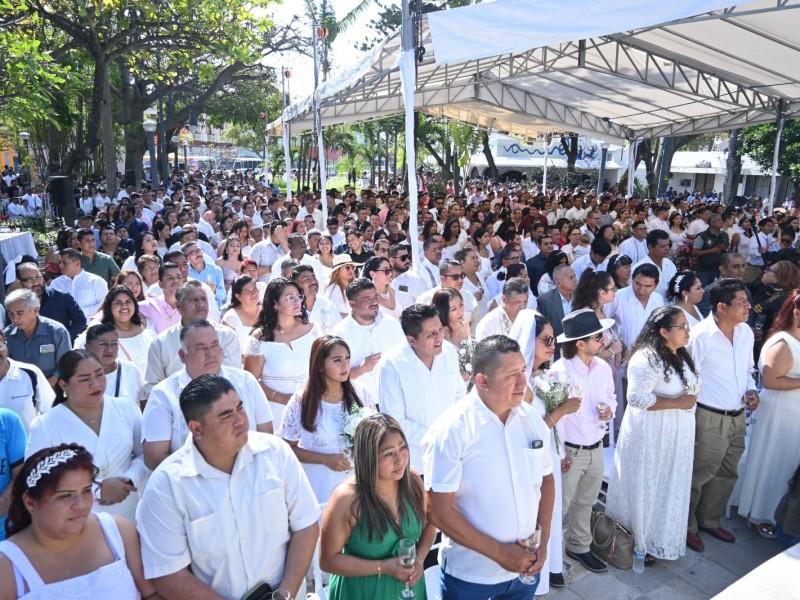 Más de mil parejas se casaron en las bodas colectivas