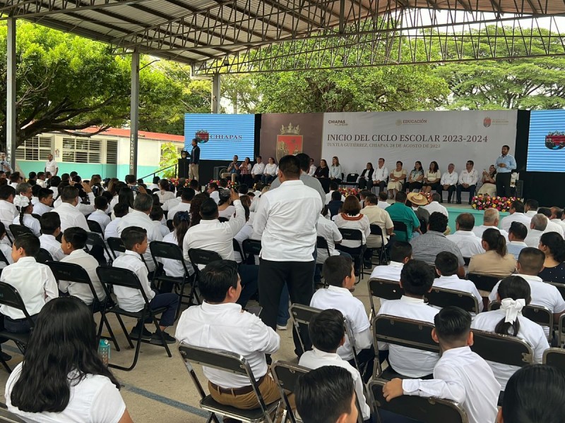 Más de un millón de estudiantes retornaron a clases