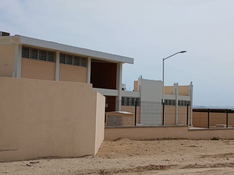 Construyen más infraestructura para abatir rezago de espacios educativos
