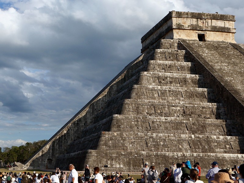 Más visitantes llegan a México, pero gastan menos que en 2024