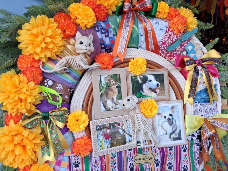 Mascotas fallecidas son recordadas este 27 de octubre con ofrendas y flores