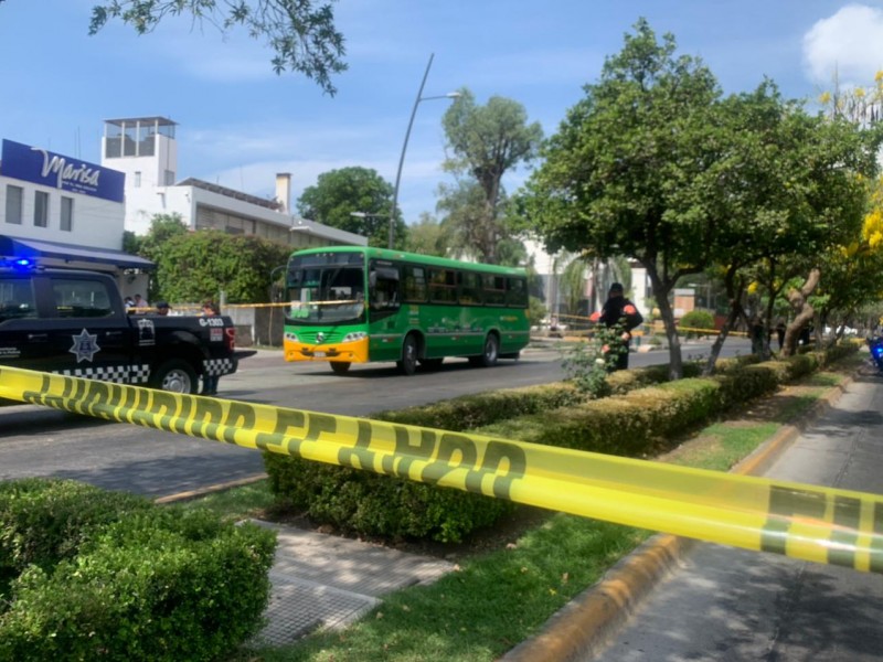 Matan a mujer abordo de camión urbano