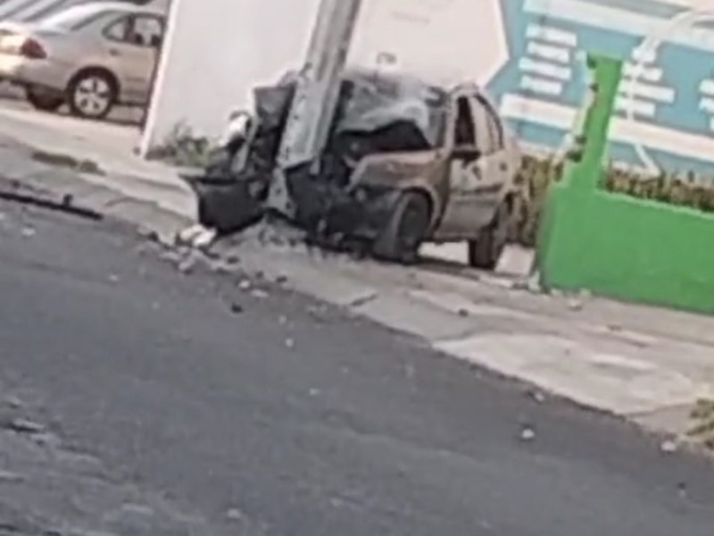 Asesinan a balazos a policía mientras manejaba sobre Av.Benito Juárez