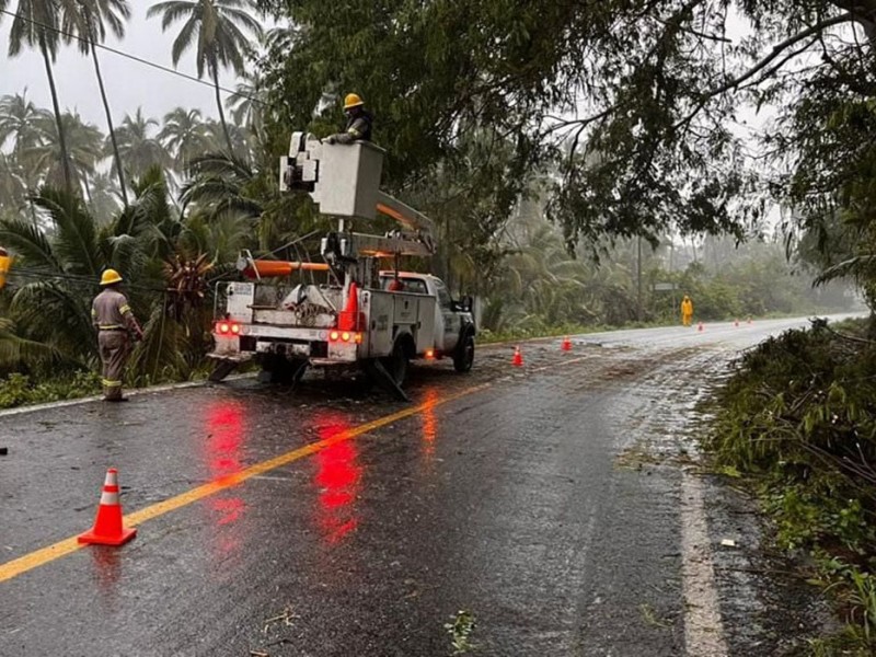 Max dejó a 104 mil usuarios de Guerrero sin electricidad