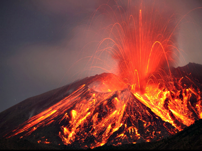 Máxima alerta por erupción del volcán Sakurajima en Japón
