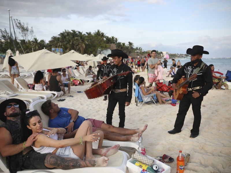 Mayo registra llegada histórica de turistas de EU a México