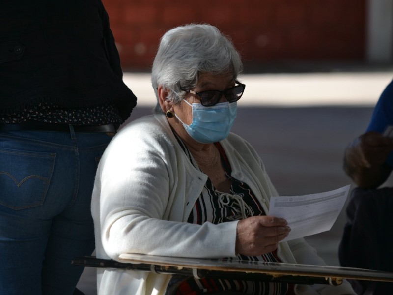 Mayoría de adultos mayores se vacunan, agradecen buena atención