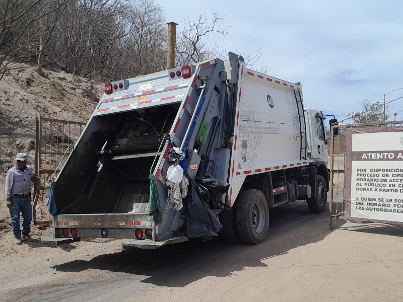 Mazatlán adquiere 5 camiones recolectores de basura