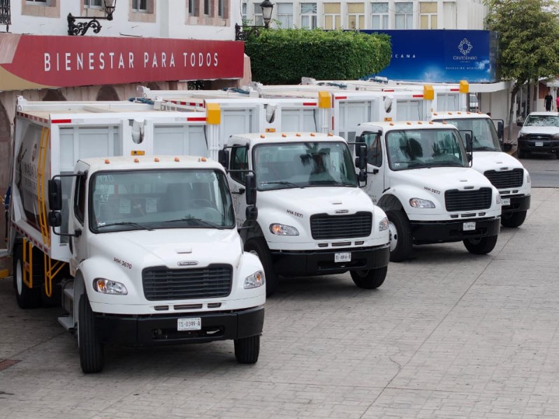 Mazatlán adquiere 5 camiones recolectores de basura nuevos