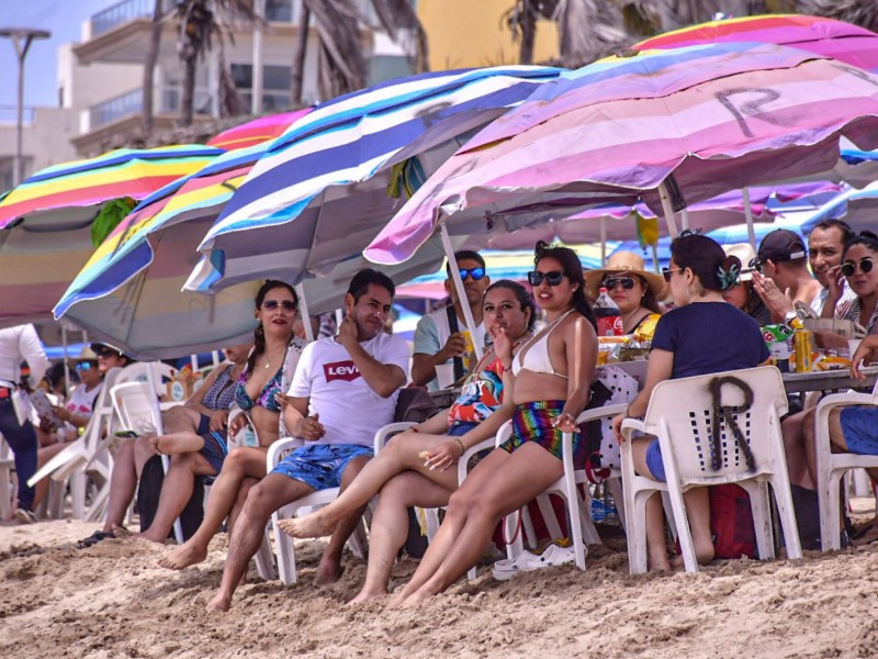 Mazatlán recibe a más de 38 mil visitantes en playas