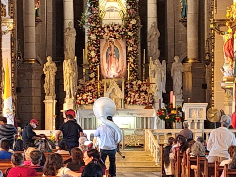 Mazatlecos celebran a la Virgen de Guadalupe en su día