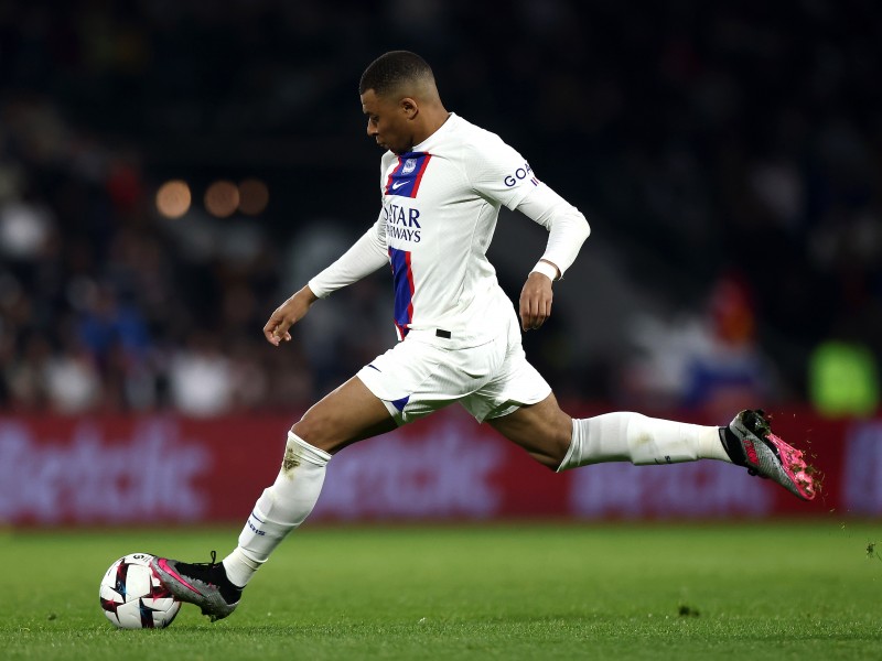 Mbappé dice que seguirá en el PSG