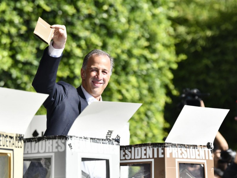 Meade emite su voto en Coyoacán