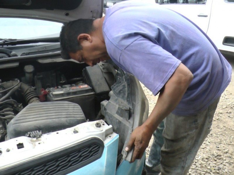Mecánicos recomiendan dar mantenimiento a los vehículos en vacaciones