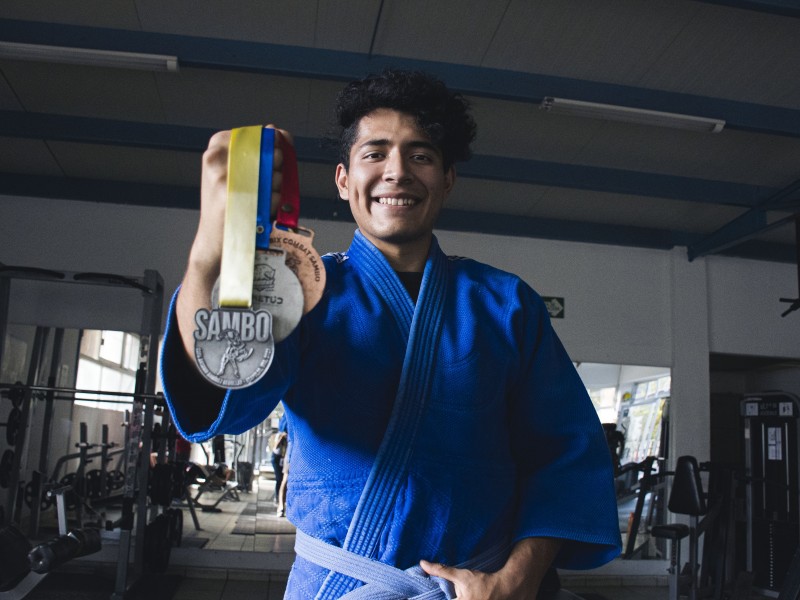 Medalla de oro para estudiante de Ingeniería de la UAQ