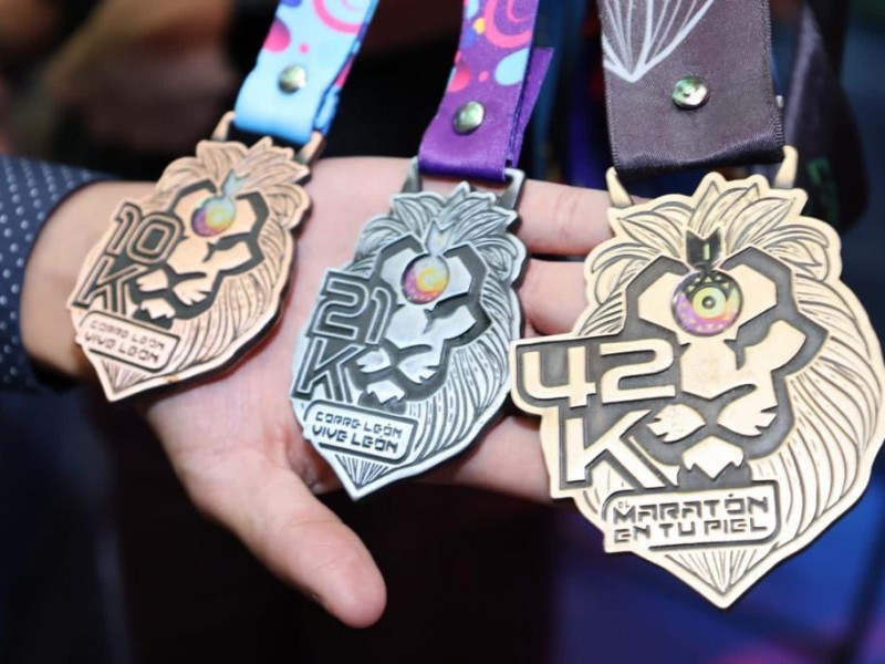 Medalla y Playera  de colección para Maratón León 2023