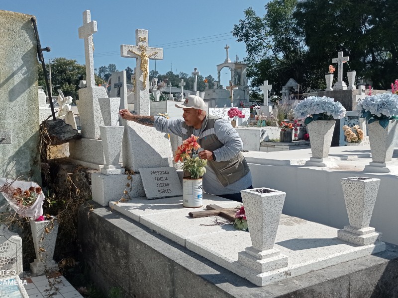 Mediante operativo intensifican acciones en panteones para prevenir dengue Mediante operativo intensifican acciones en panteones para prevenir dengue