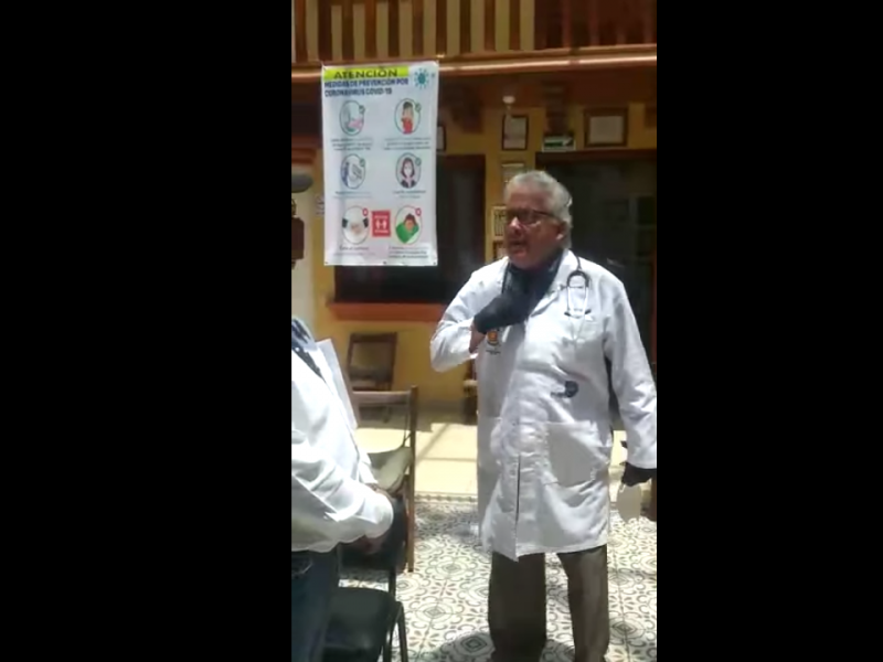 Médico particular arremete contra autoridades de salud en Chiapas