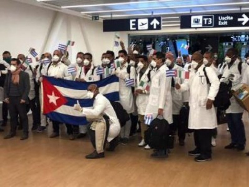 Médicos cubanos llegan a México en apoyo al Sector Salud