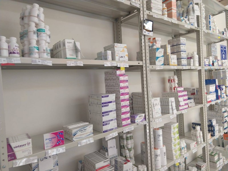 Médicos denuncian escasez de medicamentos contra COVID-19
