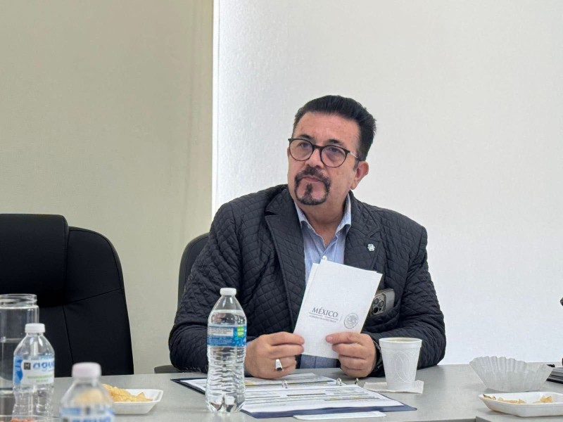 Médicos especialistas tardan más en firmar contrato que en irse sin explicación