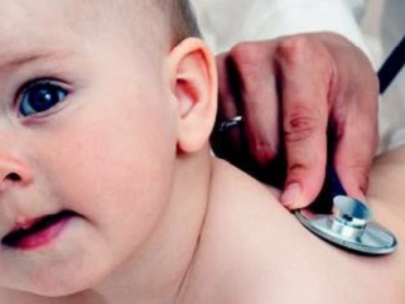 Médicos recomiendan evitar suplementos en bebés
