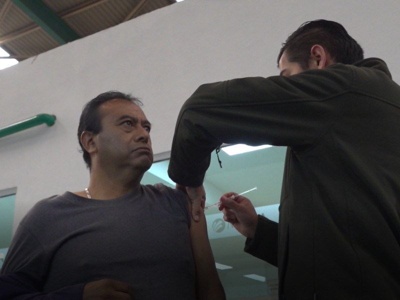 Mega Toluca acerca la salud a sus colaboradores  campaña de vacunación