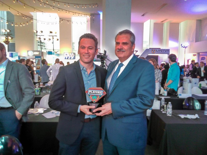 Megacable recibe premio como empresa del año