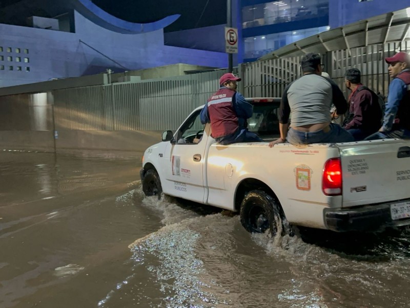 Megafuga inunda acceso a hospital del ISSSTE en Tultitlán