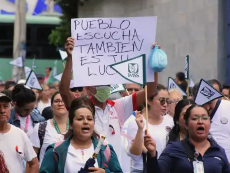 Megamarcha de trabajadores del IMSS en Ciudad de México