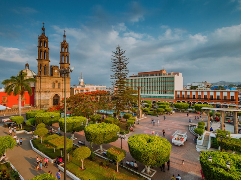 Proponen parquímetros en lugar de estacionamiento en plaza principal