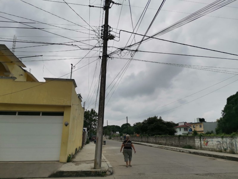 Mejoran alumbrado público en Santiago de la Peña