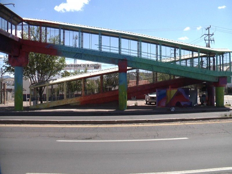 Mejoran vista de puente peatonal de la juventud