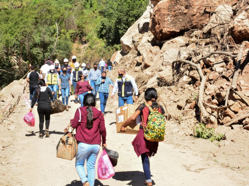 Mejorarán paso provisional en zona del derrumbe de carretera Minatitlán