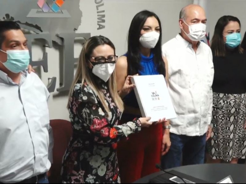 Mely Romero solicita registro de candidatura al gobierno de Colima