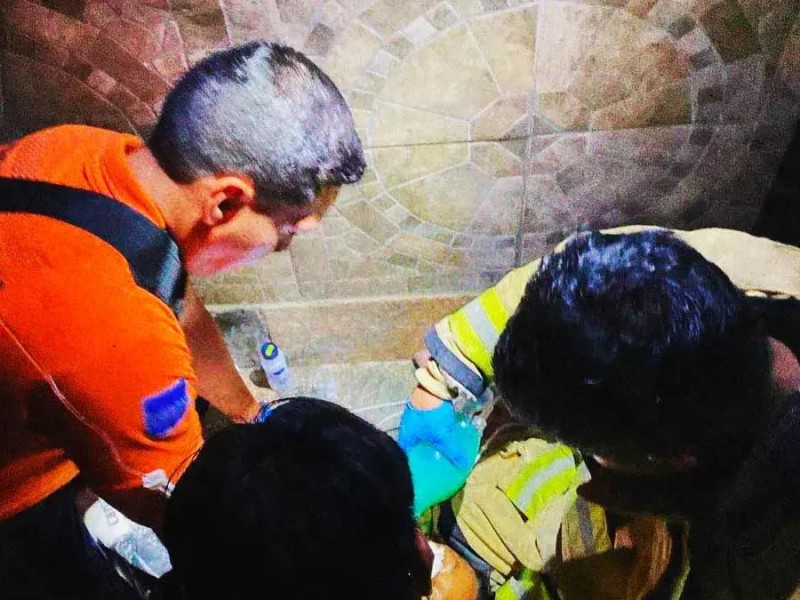 Menor cae a cisterna durante 10 minutos